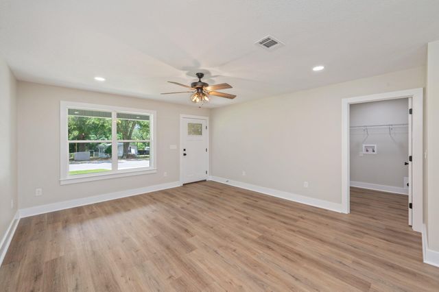 5153 Lake Drive, Crestview, FL 32539