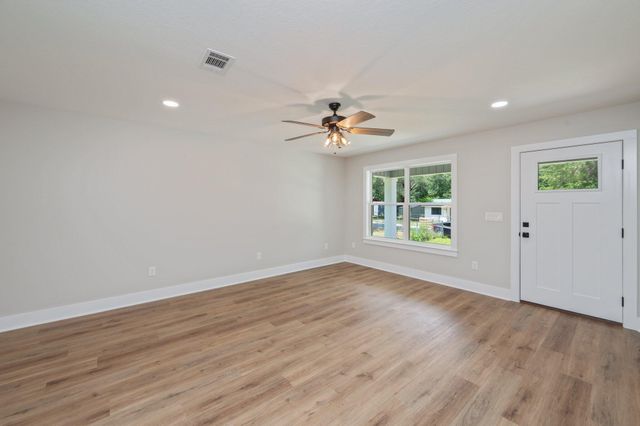 5153 Lake Drive, Crestview, FL 32539