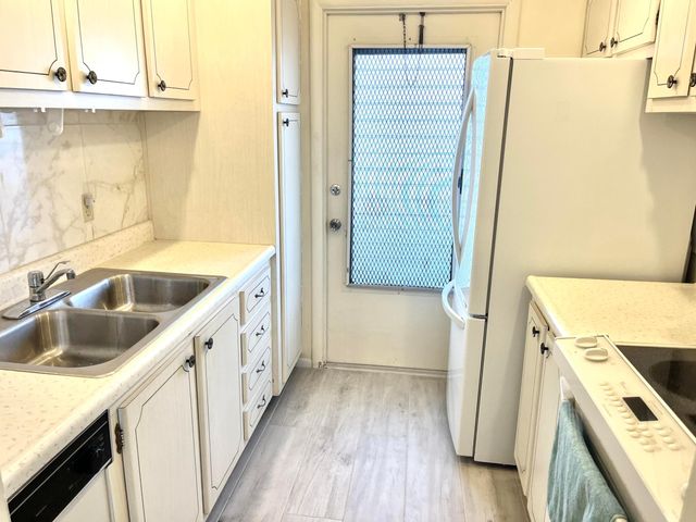 100 Doolen Court 112, North Palm Beach, FL 33408