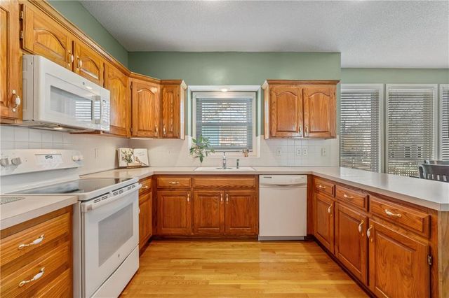 21610 W 49th Street, Shawnee, KS 66226