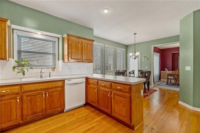 21610 W 49th Street, Shawnee, KS 66226