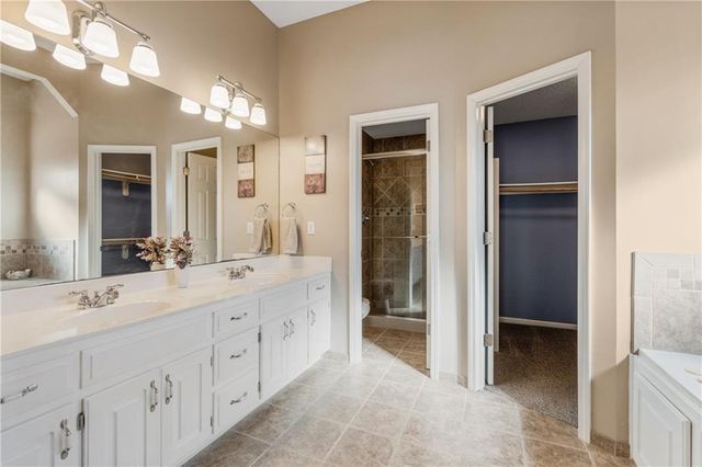 21610 W 49th Street, Shawnee, KS 66226