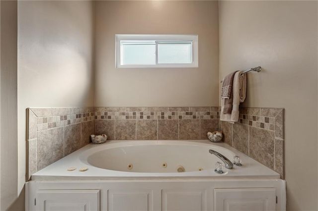 21610 W 49th Street, Shawnee, KS 66226