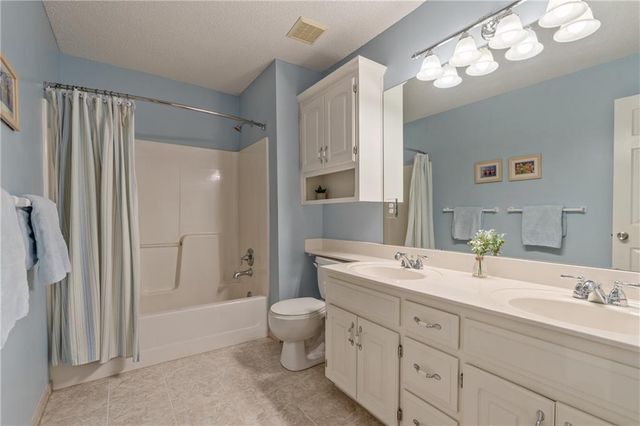 21610 W 49th Street, Shawnee, KS 66226