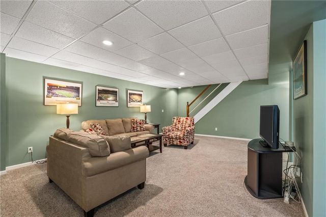 21610 W 49th Street, Shawnee, KS 66226