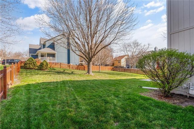 21610 W 49th Street, Shawnee, KS 66226