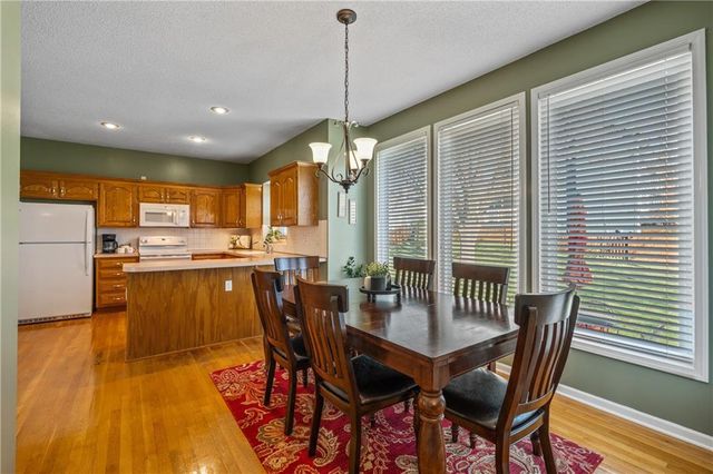 21610 W 49th Street, Shawnee, KS 66226