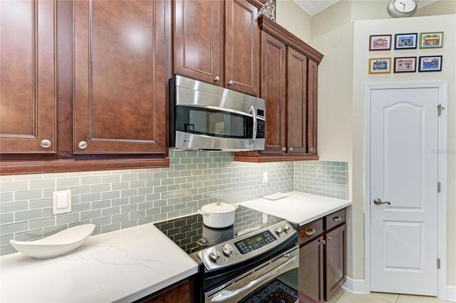 302 COCKLE SHELL LOOP, Apollo Beach, FL 33572