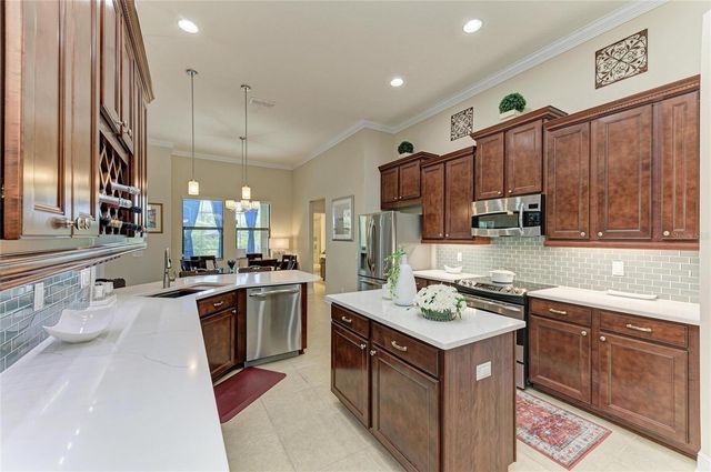 302 COCKLE SHELL LOOP, Apollo Beach, FL 33572