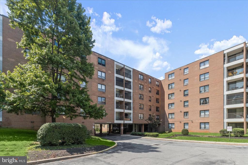 Image 2 of property listing at 6317 PARK HEIGHTS AVE #521, Baltimore, MD 21215