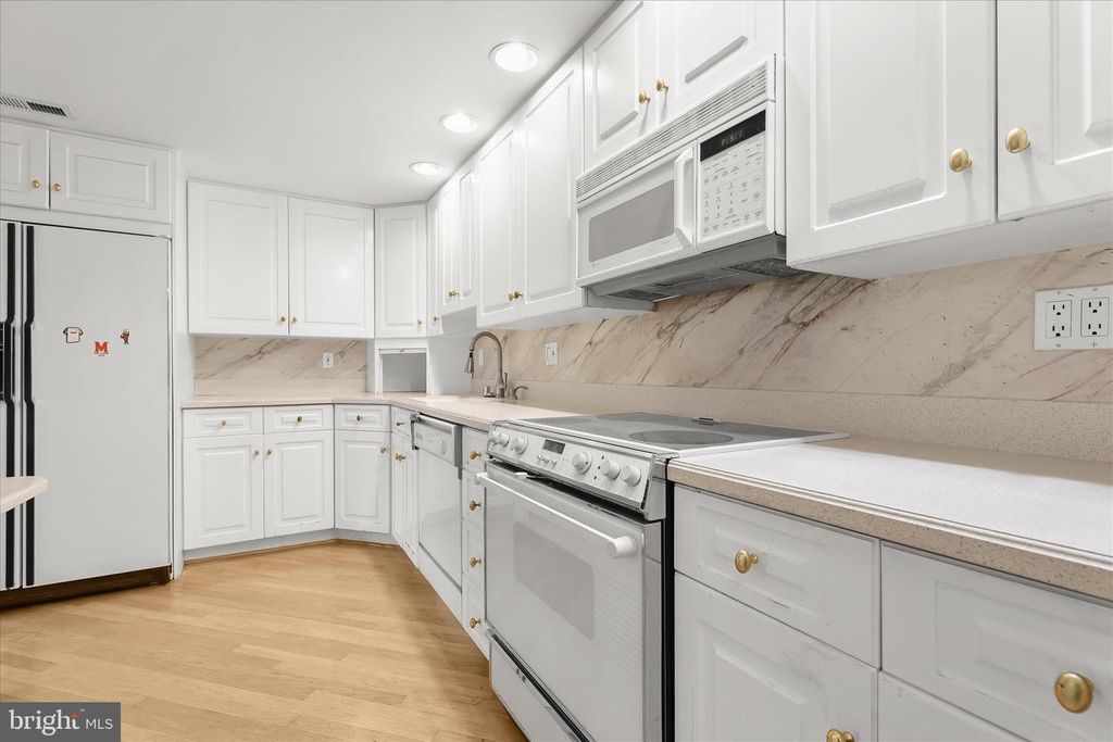 Image 5 of property listing at 6317 PARK HEIGHTS AVE #521, Baltimore, MD 21215