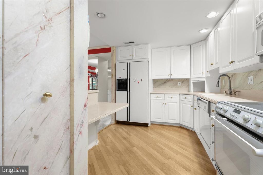 Image 6 of property listing at 6317 PARK HEIGHTS AVE #521, Baltimore, MD 21215