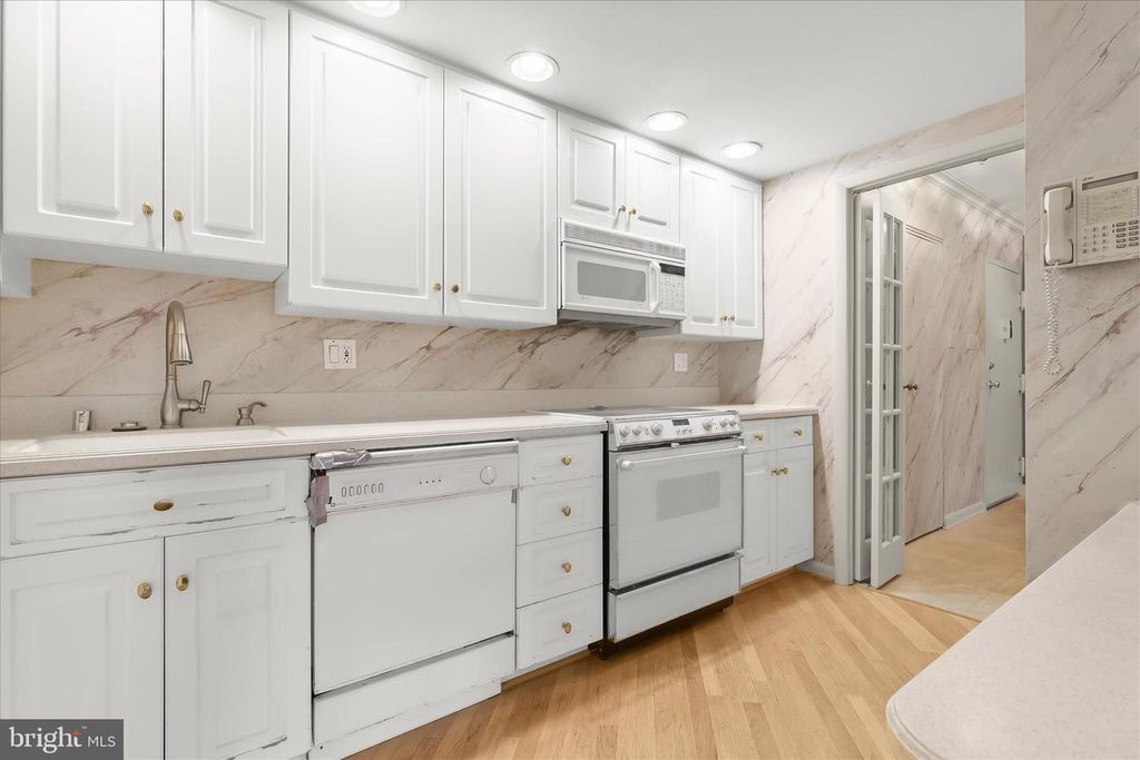 Image 7 of property listing at 6317 PARK HEIGHTS AVE #521, Baltimore, MD 21215