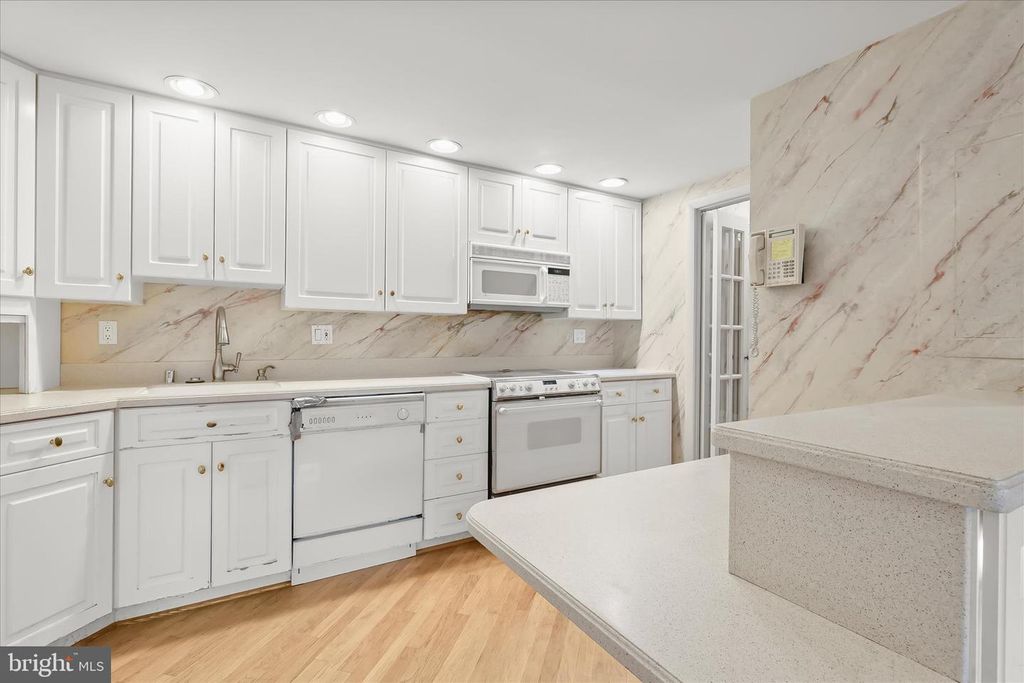 Image 8 of property listing at 6317 PARK HEIGHTS AVE #521, Baltimore, MD 21215