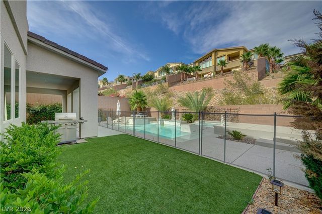 32 Vista Outlook Street, Henderson, NV 89011
