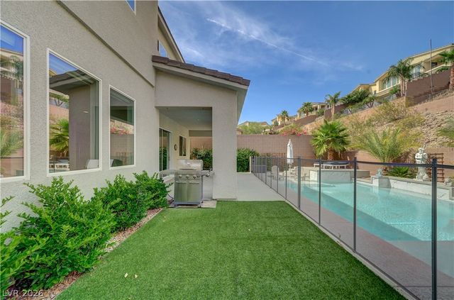 32 Vista Outlook Street, Henderson, NV 89011