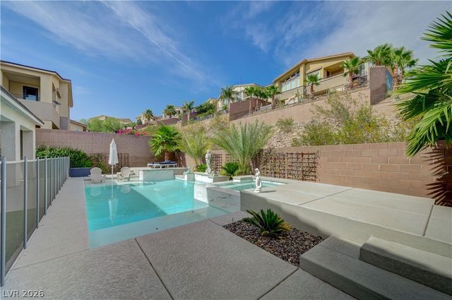 32 Vista Outlook Street, Henderson, NV 89011