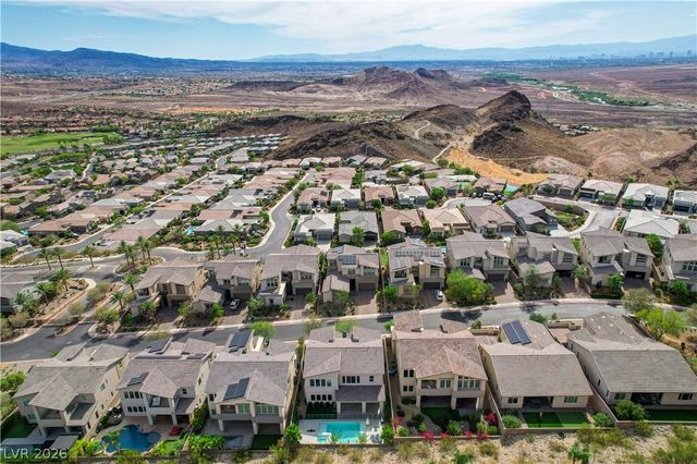 32 Vista Outlook Street, Henderson, NV 89011