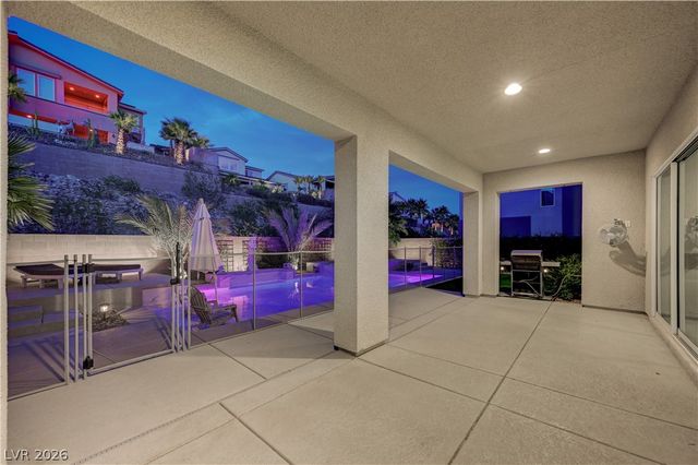 32 Vista Outlook Street, Henderson, NV 89011