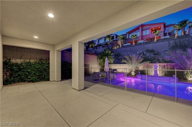 32 Vista Outlook Street, Henderson, NV 89011