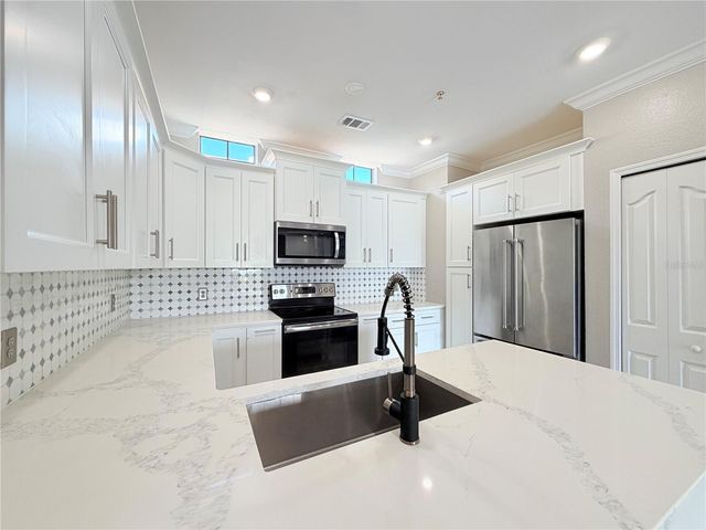 6117 METROWEST BOULEVARD 105, Orlando, FL 32835