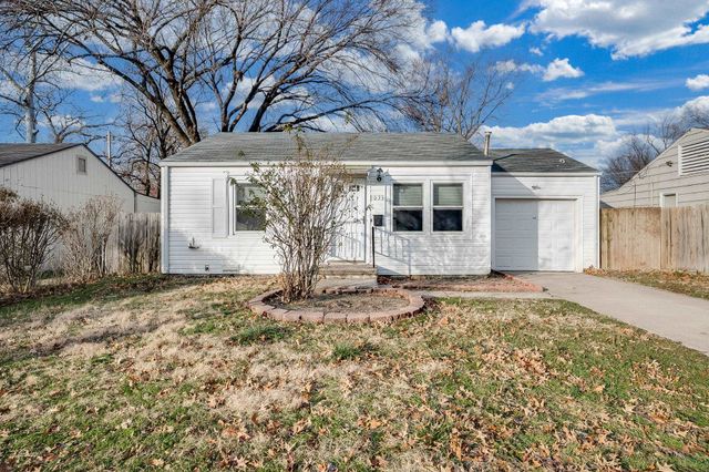 1033 S Waverly St, Wichita, KS 67218