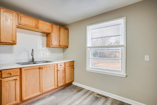 1033 S Waverly St, Wichita, KS 67218