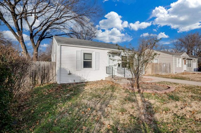 1033 S Waverly St, Wichita, KS 67218