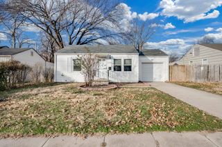 1033 S Waverly St, Wichita, KS 67218