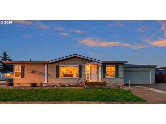 1247 BOARDWALK Ave, Molalla, OR 97038