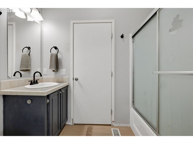 1247 BOARDWALK Ave, Molalla, OR 97038