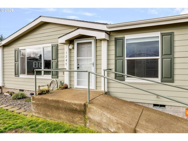 1247 BOARDWALK Ave, Molalla, OR 97038