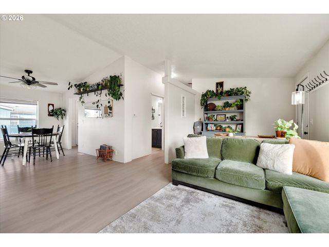 1247 BOARDWALK Ave, Molalla, OR 97038