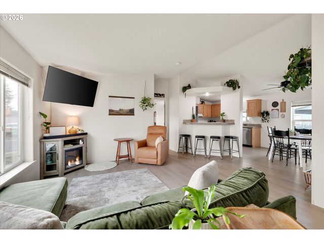 1247 BOARDWALK Ave, Molalla, OR 97038