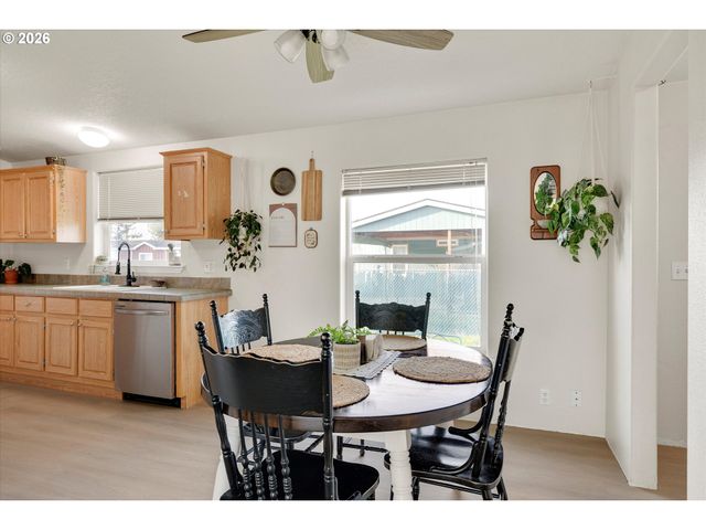 1247 BOARDWALK Ave, Molalla, OR 97038