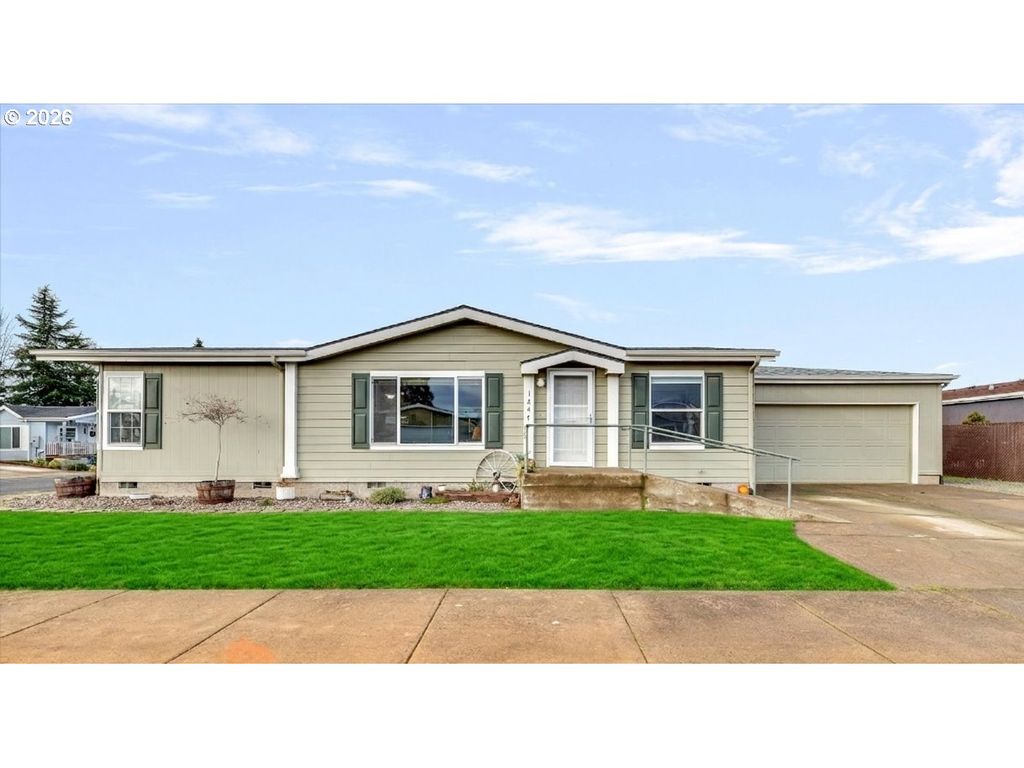 1247 BOARDWALK Ave, Molalla, OR 97038