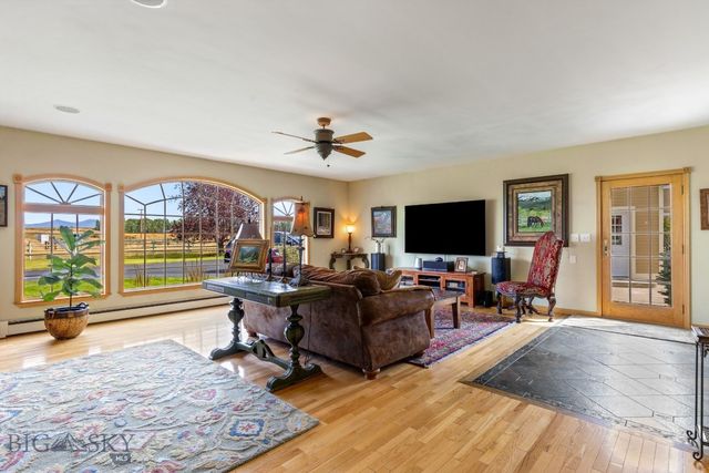 11400 Gooch Hill Road, Gallatin Gateway, MT 59730