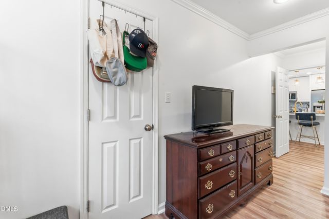 1006 Kingswood Drive J, Chapel Hill, NC 27517