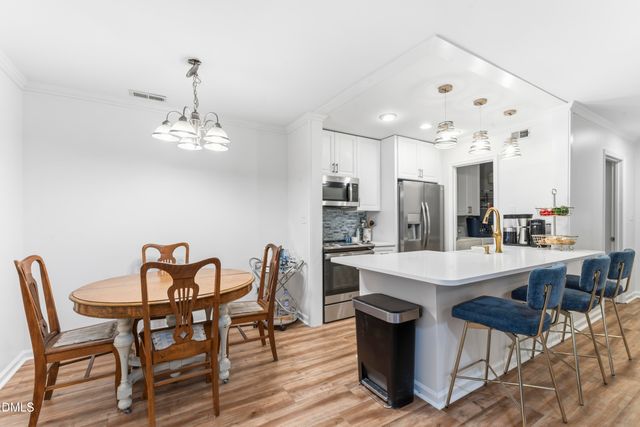 1006 Kingswood Drive J, Chapel Hill, NC 27517