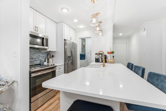 1006 Kingswood Drive J, Chapel Hill, NC 27517