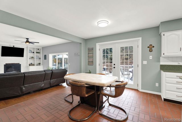 26192 Hidden Valley Drive, Farmington Hills, MI 48331