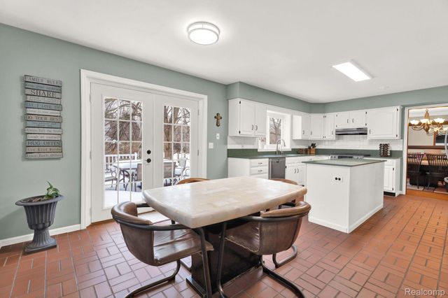 26192 Hidden Valley Drive, Farmington Hills, MI 48331