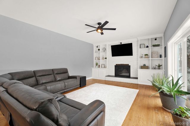 26192 Hidden Valley Drive, Farmington Hills, MI 48331