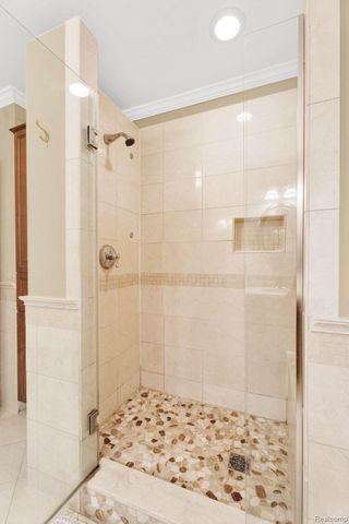 26192 Hidden Valley Drive, Farmington Hills, MI 48331