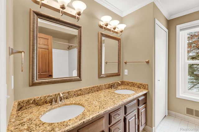 26192 Hidden Valley Drive, Farmington Hills, MI 48331