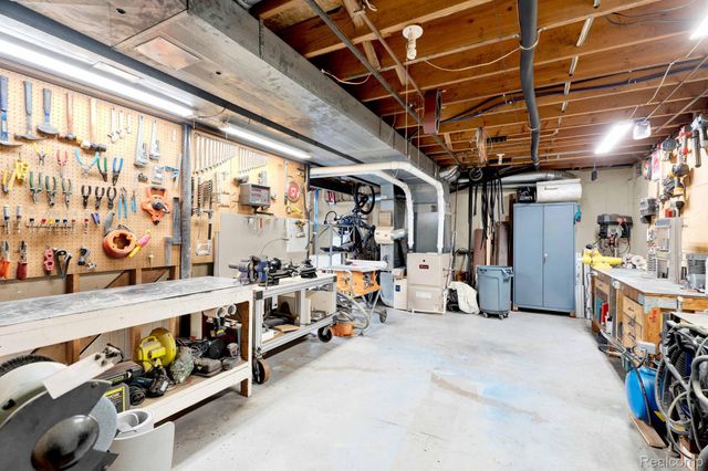 26192 Hidden Valley Drive, Farmington Hills, MI 48331