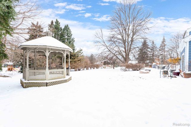 26192 Hidden Valley Drive, Farmington Hills, MI 48331