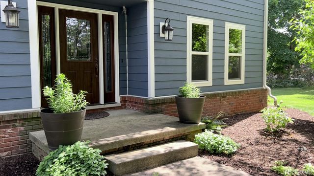 26192 Hidden Valley Drive, Farmington Hills, MI 48331