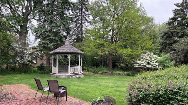 26192 Hidden Valley Drive, Farmington Hills, MI 48331