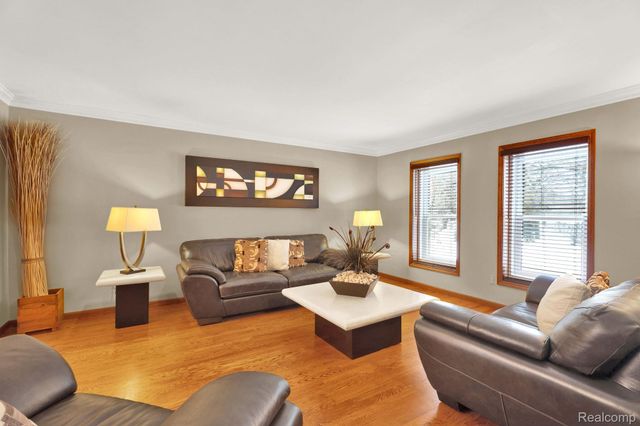 26192 Hidden Valley Drive, Farmington Hills, MI 48331